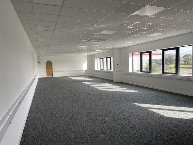 Unit 1129 Silverstone Park, Buckingham Rd, Silverstone à louer - Photo de l’immeuble – Image 3 sur 11