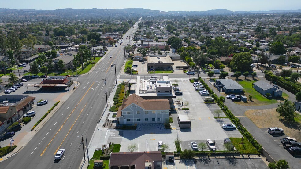 4632 Riverside Dr, Chino, CA à louer - Photo de l’immeuble – Image 2 sur 16