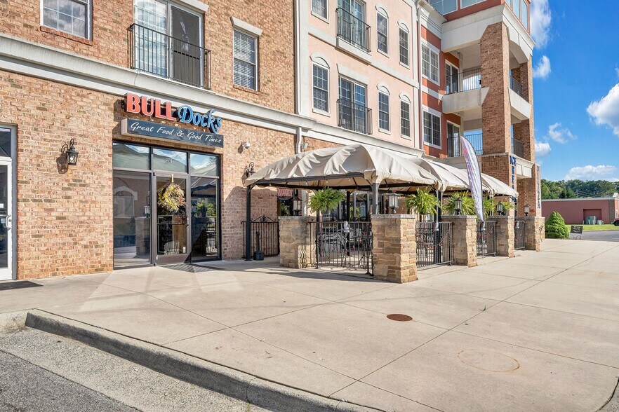 1100 Celebration Ave, Moneta, VA à vendre - Photo de l’immeuble – Image 3 sur 8