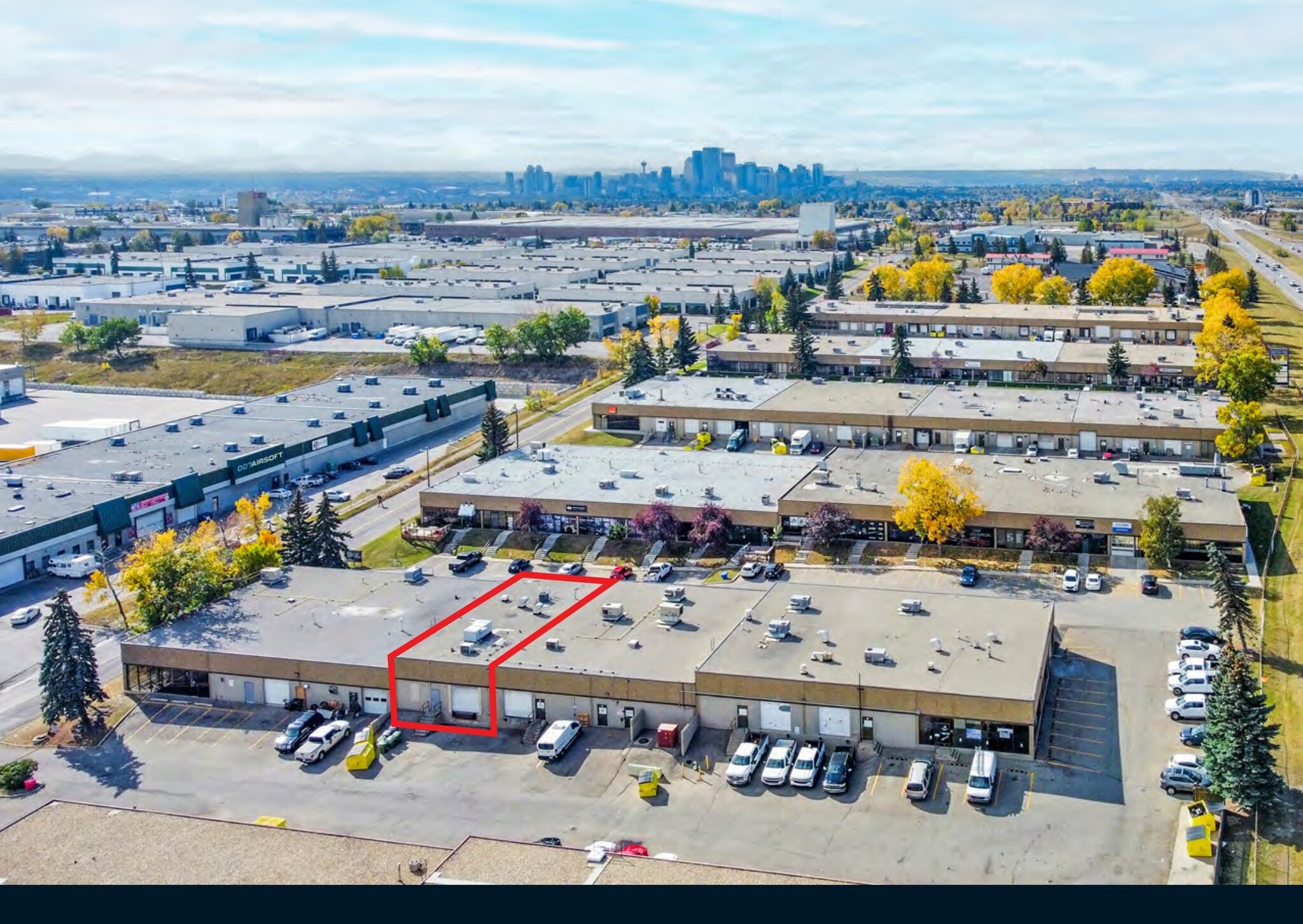 3320 14th Ave NE, Calgary, AB à louer Photo de l’immeuble– Image 1 sur 2