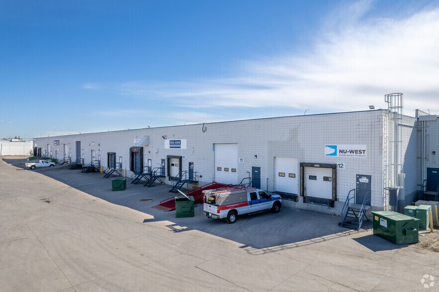 7004-7042 30th St SE, Calgary, AB à louer - Photo de l’immeuble – Image 3 sur 4