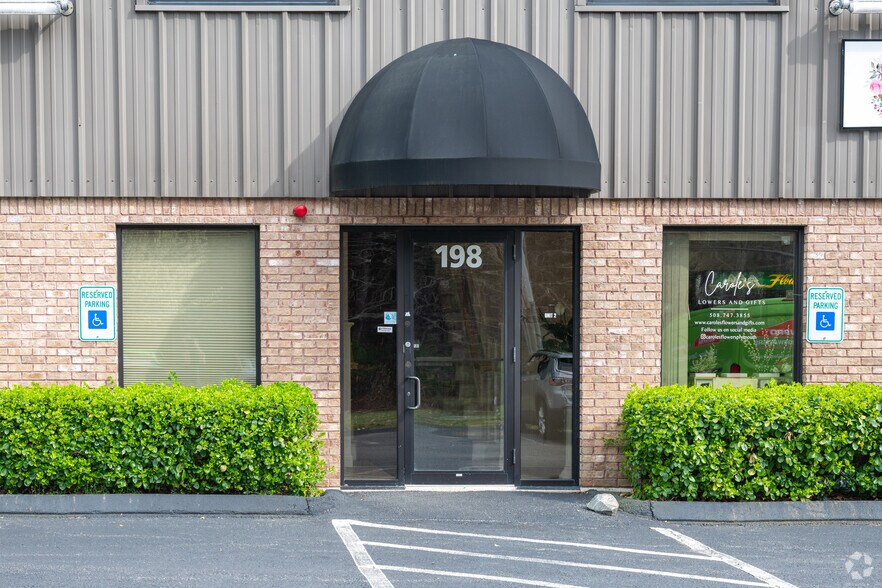 198 S Meadow Rd, Plymouth, MA à vendre - Photo de l’immeuble – Image 3 sur 5