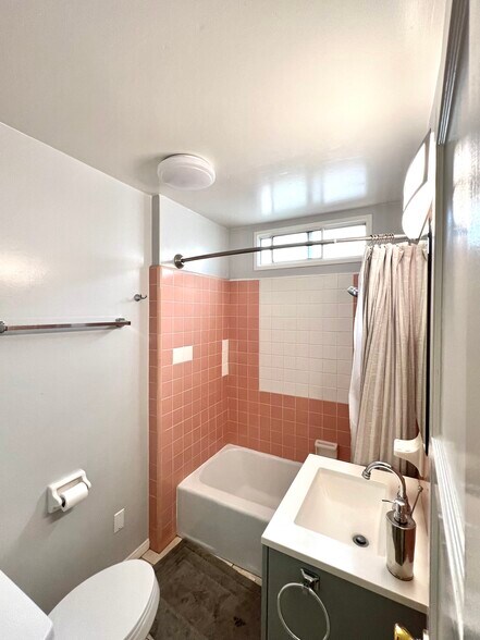 714 E Chapman Ave, Fullerton, CA à vendre - Photo de l’immeuble – Image 3 sur 17