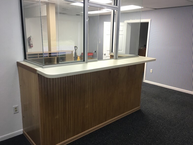 6725 Cedarridge Dr, Zephyrhills, FL à louer - Photo intérieure – Image 3 sur 5