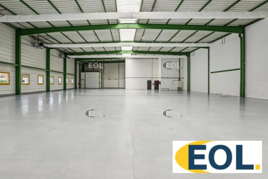 Local d’activités dans Le Mesnil-Amelot à louer - Photo de l’immeuble – Image 3 sur 14