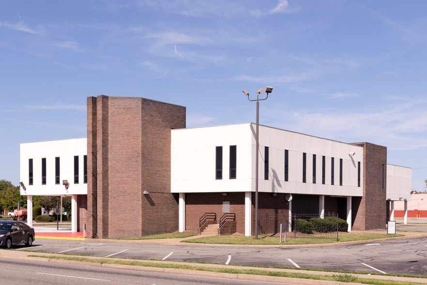 2030 Coliseum Dr, Hampton, VA à louer - Photo de l’immeuble – Image 2 sur 10