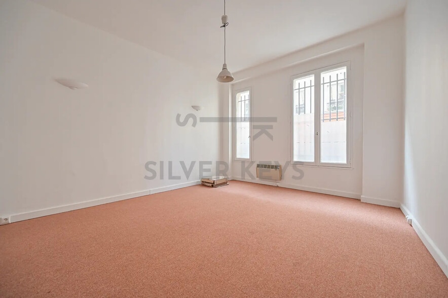10 Rue Muller, Paris à vendre - Photo de l’immeuble – Image 3 sur 12