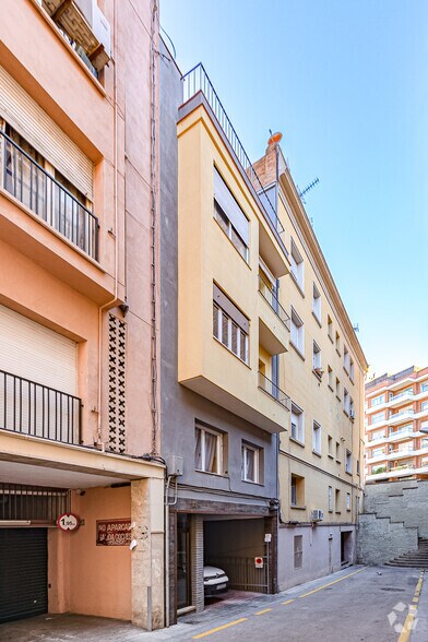 Immeuble residentiel dans Barcelone, Barcelona à vendre - Photo principale – Image 1 sur 2