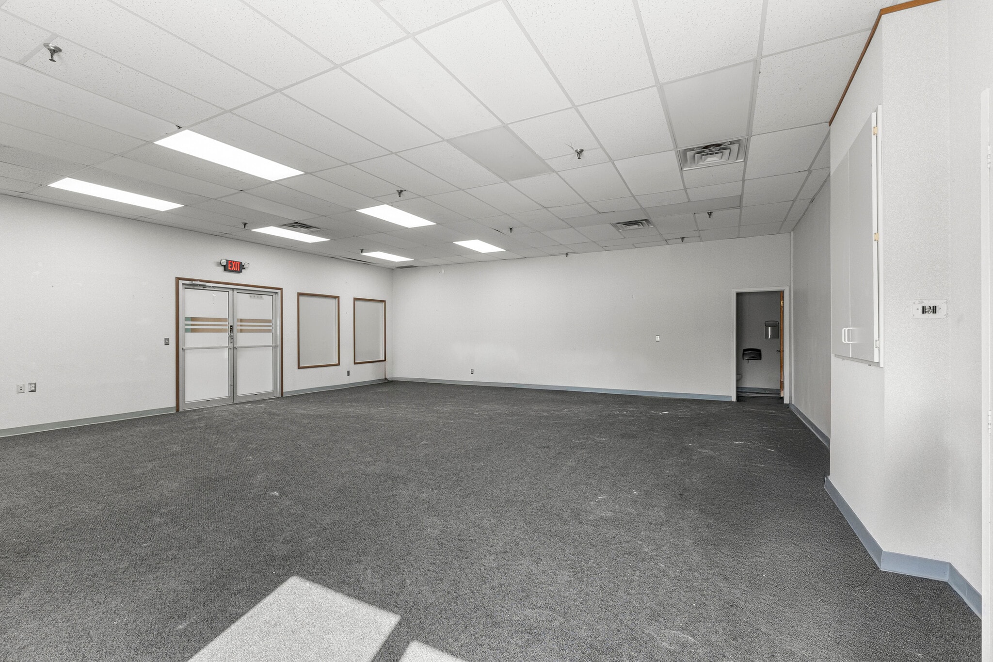 35425 W Michigan Ave, Wayne, MI à louer Photo intérieure– Image 1 sur 7