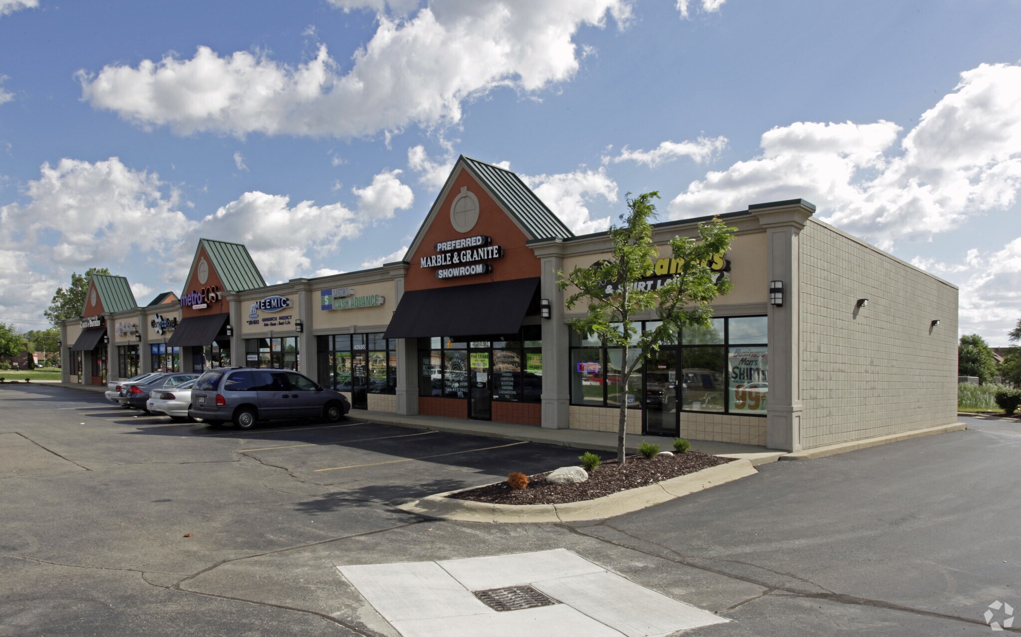 42924-42966 Hayes Rd, Clinton Township, MI à louer Photo de l’immeuble– Image 1 sur 6
