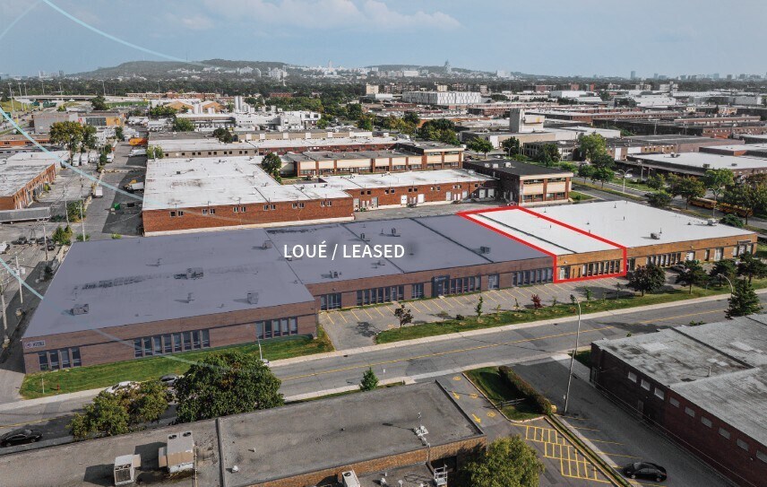 800-828 Rue Deslauriers, Montréal, QC à louer - Photo de l’immeuble – Image 2 sur 11