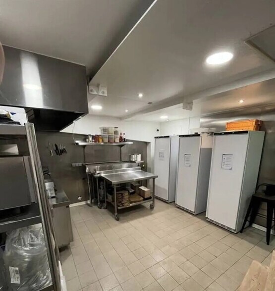 Local commercial dans Paris à louer - Photo de l’immeuble – Image 1 sur 3