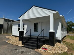 1311 S Murray Ave, Anderson, SC à louer Photo de l’immeuble– Image 2 sur 17