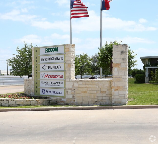 9977 W Sam Houston Pky N, Houston, TX à louer - Photo de l’immeuble – Image 3 sur 12