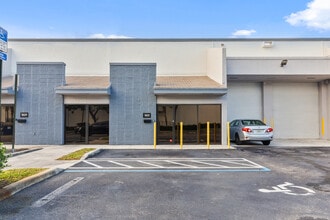 1801-1839 NW 79th Ave, Doral, FL à louer Photo de l’immeuble– Image 2 sur 17