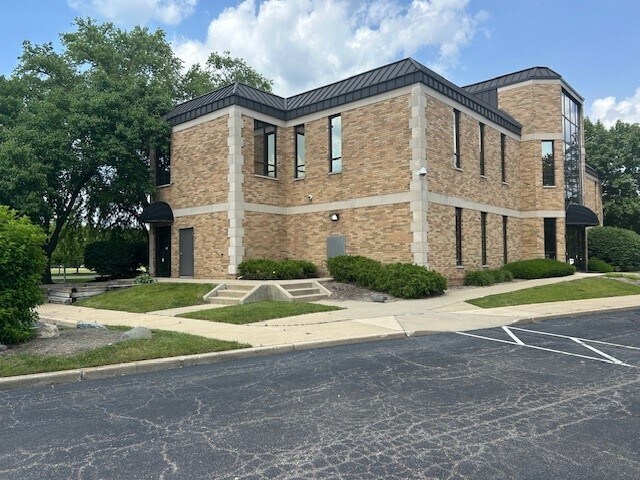 3820 Edison Lakes Pky, Mishawaka, IN à vendre - Photo de l’immeuble – Image 2 sur 11