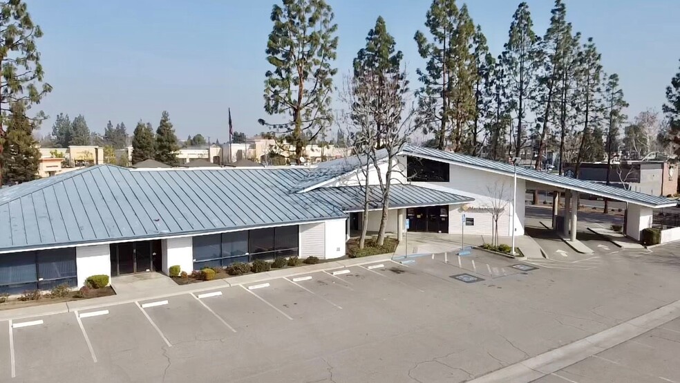 5151 Stockdale Hwy, Bakersfield, CA à louer - Photo de l’immeuble – Image 2 sur 11