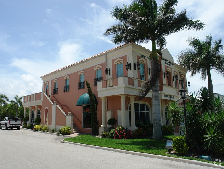 3060-3066 Tamiami Trl N, Naples, FL à louer - Photo de l’immeuble – Image 1 sur 6