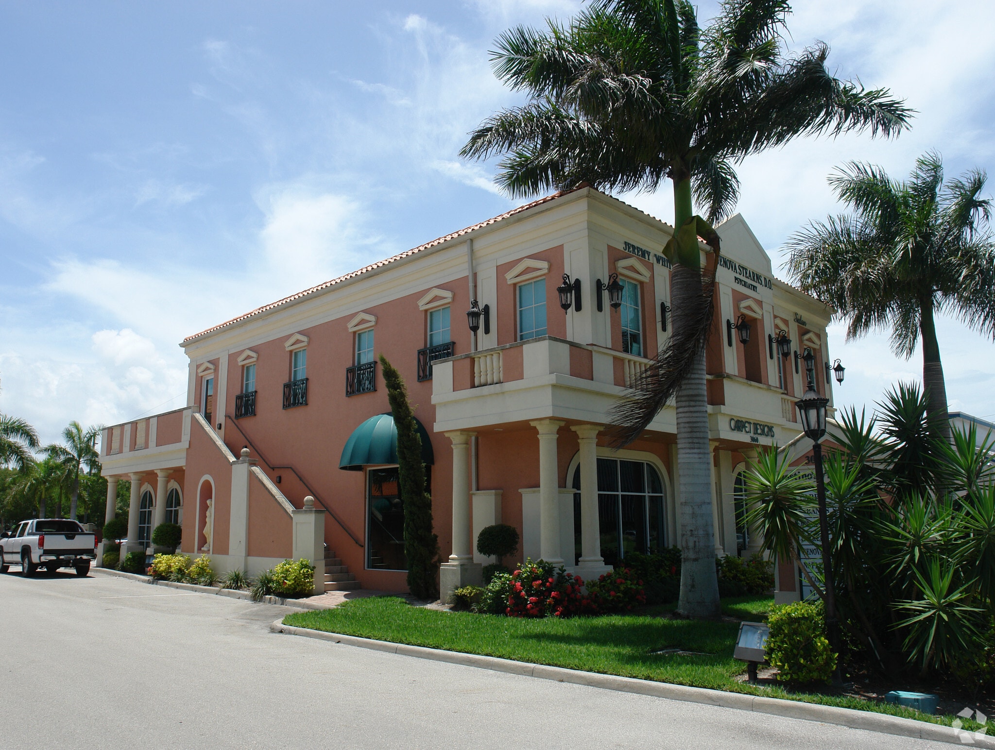 3060-3066 Tamiami Trl N, Naples, FL à louer Photo de l’immeuble– Image 1 sur 7