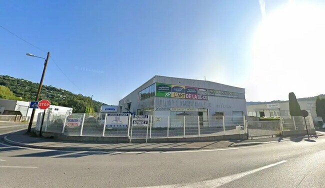 Plus de détails pour Local d'activités à louer