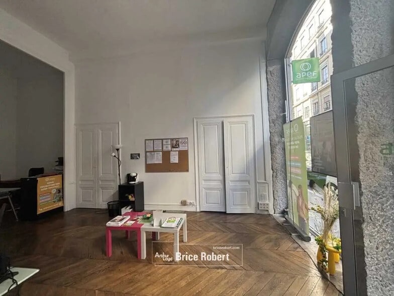 Local commercial dans Lyon à louer - Photo de l’immeuble – Image 3 sur 8