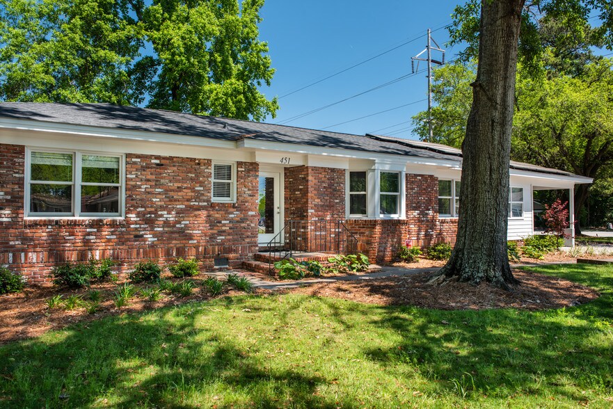 451 Folly Rd, Charleston, SC à louer - Photo de l’immeuble – Image 2 sur 6