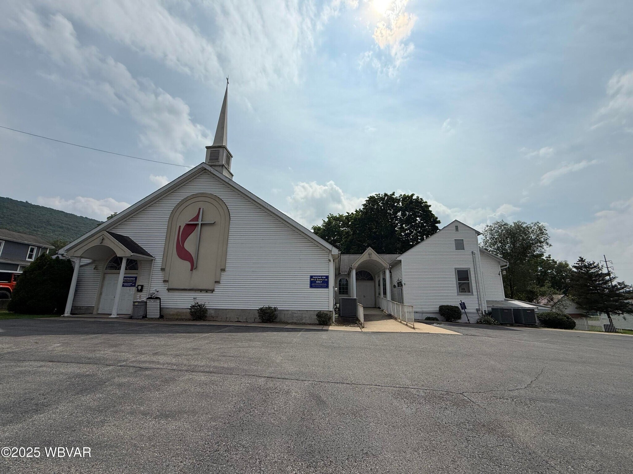 23 E Brown St, Lock Haven, PA à vendre Photo principale– Image 1 sur 2