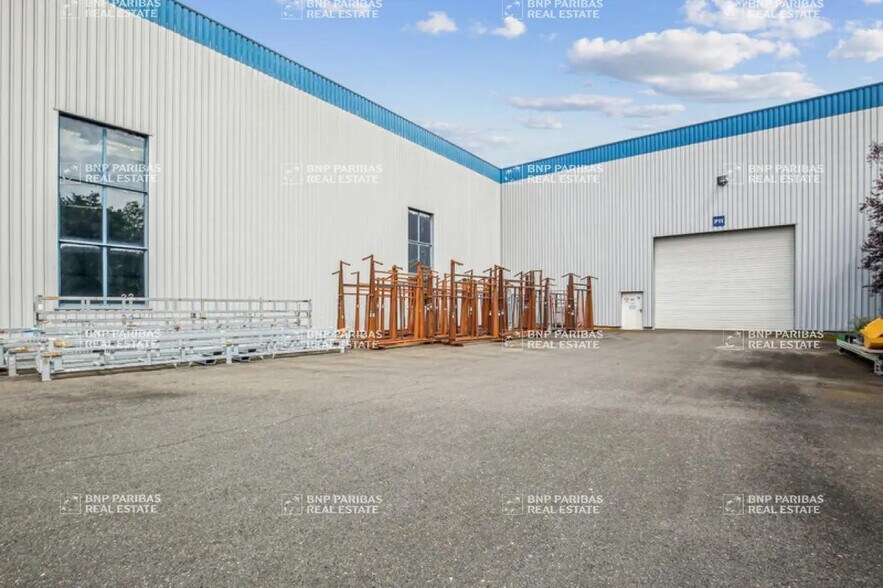 Local d’activités dans Orléans à louer - Photo de l’immeuble – Image 1 sur 26