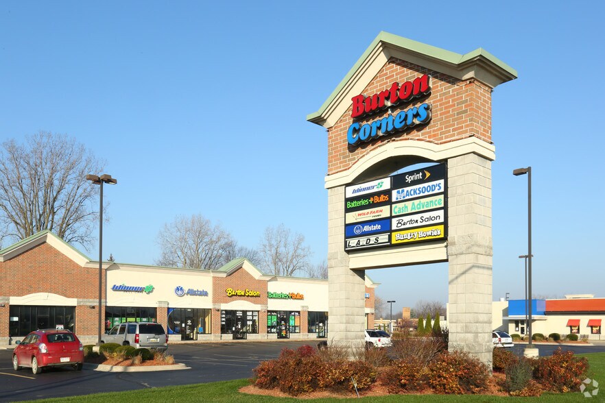 2456 S Center Rd, Burton, MI à louer - Photo de l’immeuble – Image 2 sur 19