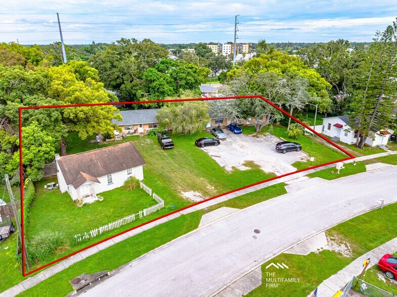 5633 Crissman Dr N, Saint Petersburg, FL à vendre - Photo principale – Image 2 sur 4