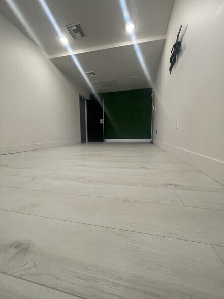 2020 NE 163rd St, North Miami Beach, FL à louer - Photo intérieure – Image 3 sur 5