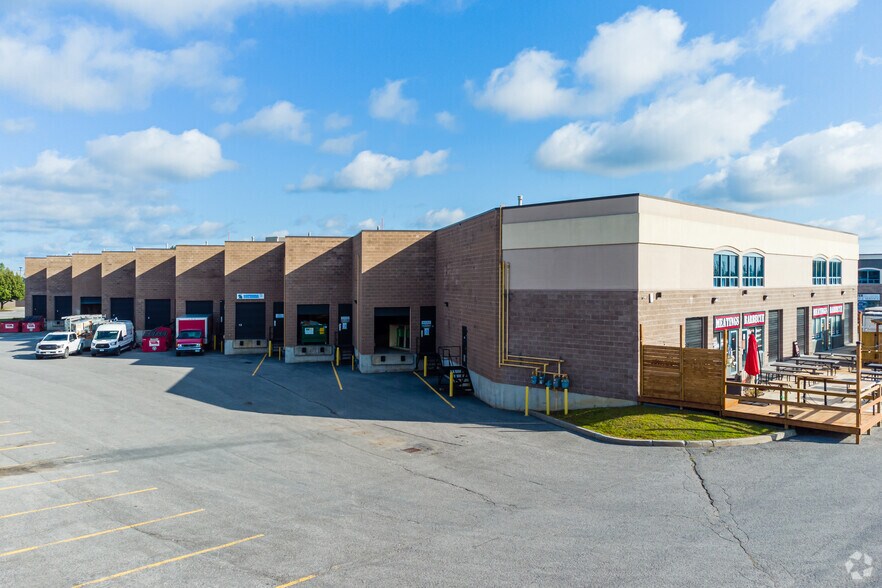 5390 Canotek Rd, Ottawa, ON à louer - Photo de l’immeuble – Image 2 sur 4