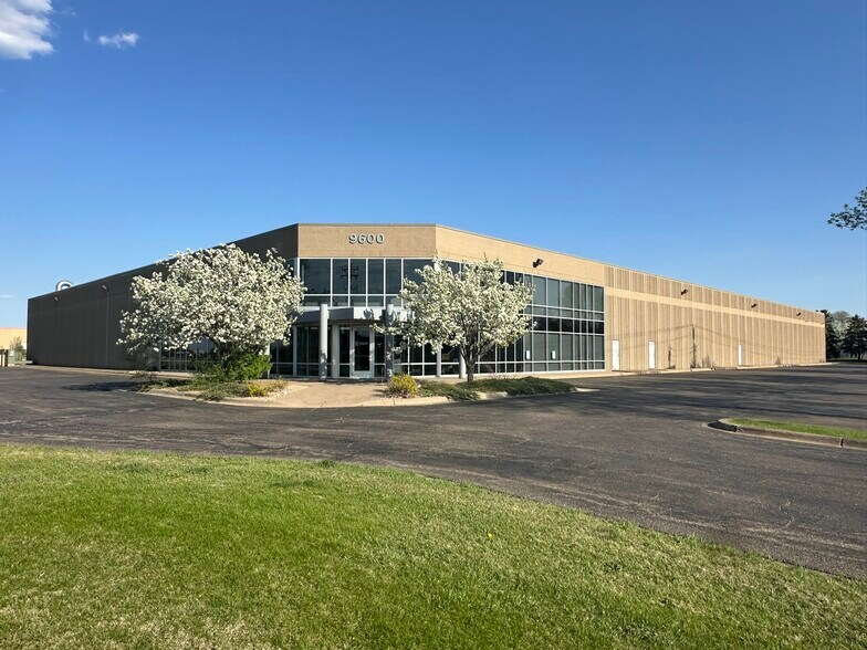 9600 Fallon Ave NE, Monticello, MN à vendre - Photo de l’immeuble – Image 1 sur 5