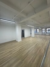 261 W 35th St, New York, NY à louer Photo intérieure– Image 1 sur 2