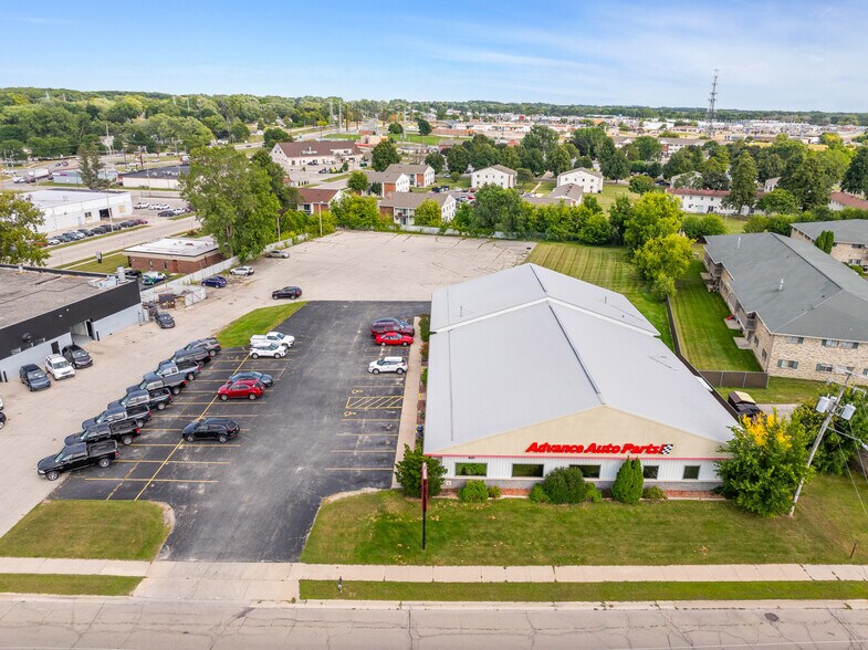 821 Lime Kiln Rd, Green Bay, WI à vendre - Photo de l’immeuble – Image 2 sur 29