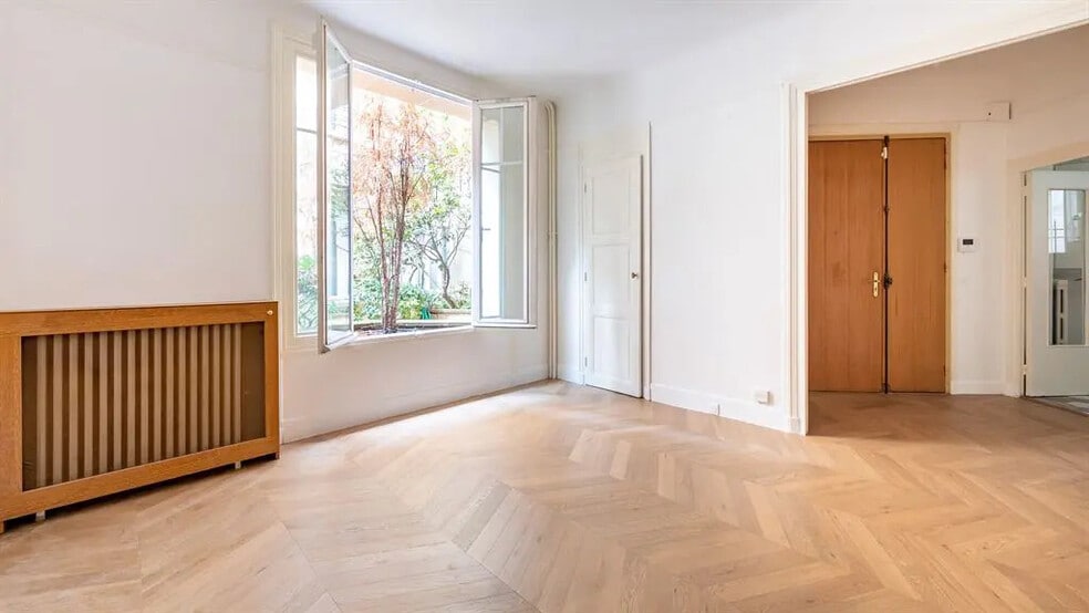 Local commercial dans Paris à louer - Photo de l’immeuble – Image 1 sur 6