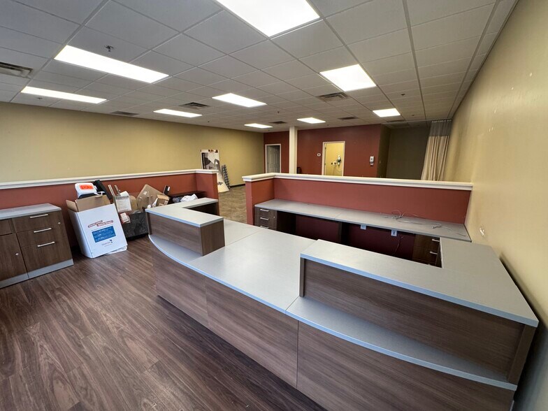 2420 Lime Kiln Ln, Louisville, KY à louer - Photo de l’immeuble – Image 2 sur 7