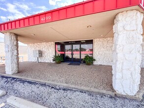 4200 N Midland Dr, Midland, TX à louer Photo intérieure– Image 2 sur 22