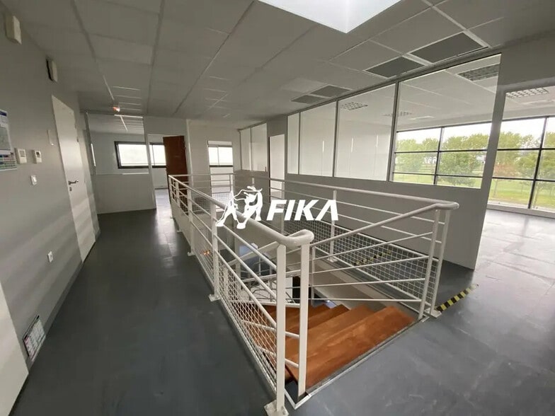 Local d’activités dans Villeneuve-lès-Bouloc à louer - Photo intérieure – Image 3 sur 10