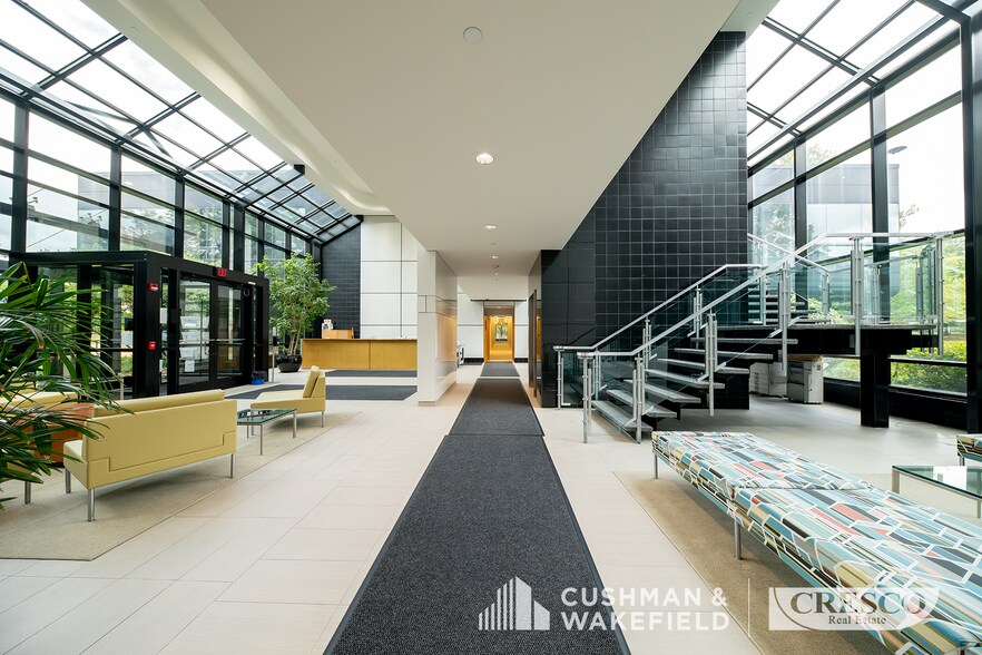 6060 Parkland Blvd, Mayfield Heights, OH à louer - Photo intérieure – Image 3 sur 11