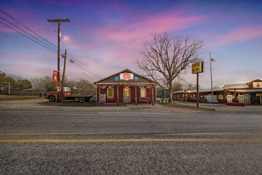12390 Farm to Market 390 W Rd, Burton, TX à vendre - Photo de l’immeuble – Image 3 sur 42