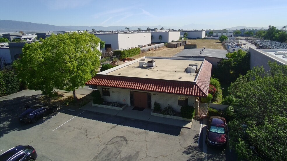 1245 S Grove Ave, Ontario, CA à vendre - Photo principale – Image 1 sur 13