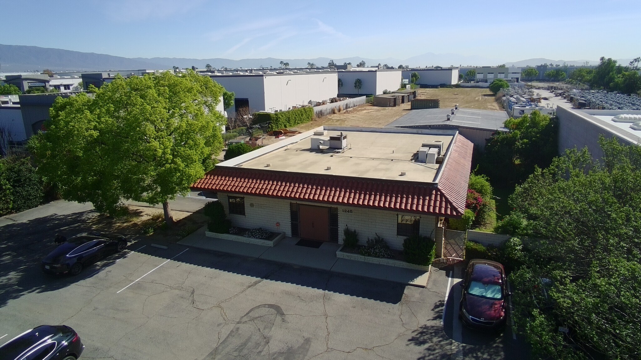 1245 S Grove Ave, Ontario, CA à vendre Photo principale– Image 1 sur 14