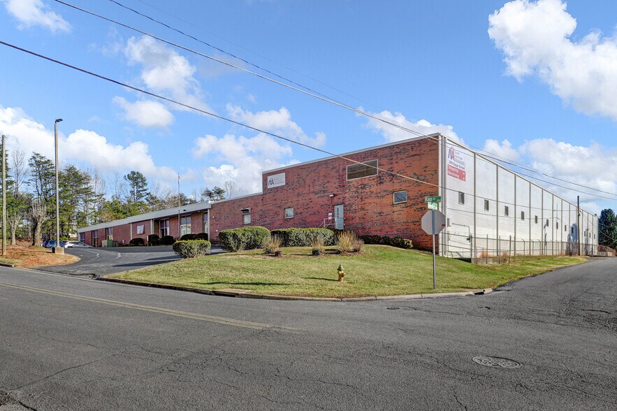 200 Kapp St, Winston-Salem, NC à vendre - Photo principale – Image 1 sur 20