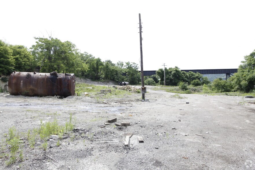 100 Arentzen Blvd, Charleroi, PA à louer - Photo de l’immeuble – Image 2 sur 11