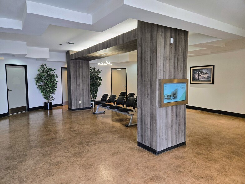 2150 N Waterman Ave, San Bernardino, CA à vendre - Photo intérieure – Image 2 sur 36