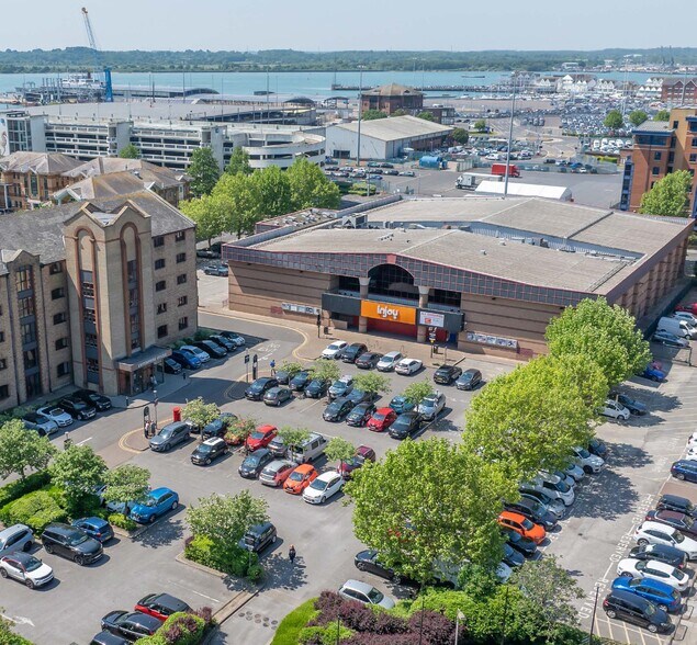 4 Ocean Way, Southampton à louer - Photo principale – Image 1 sur 4