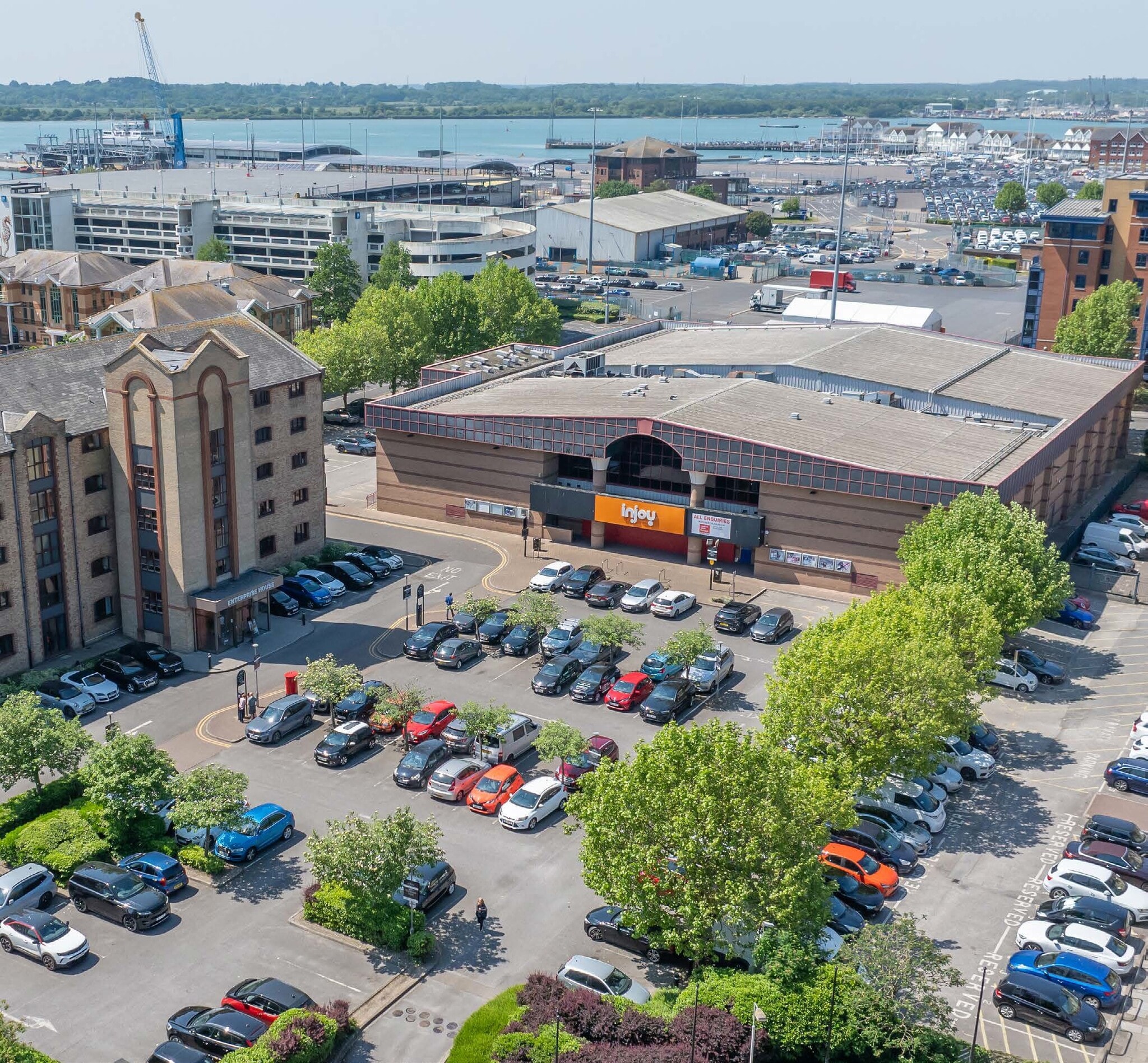 4 Ocean Way, Southampton à louer Photo principale– Image 1 sur 5