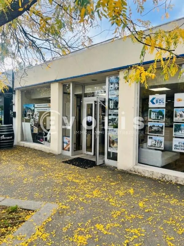 Local commercial dans Melun à louer Photo de l’immeuble– Image 1 sur 10