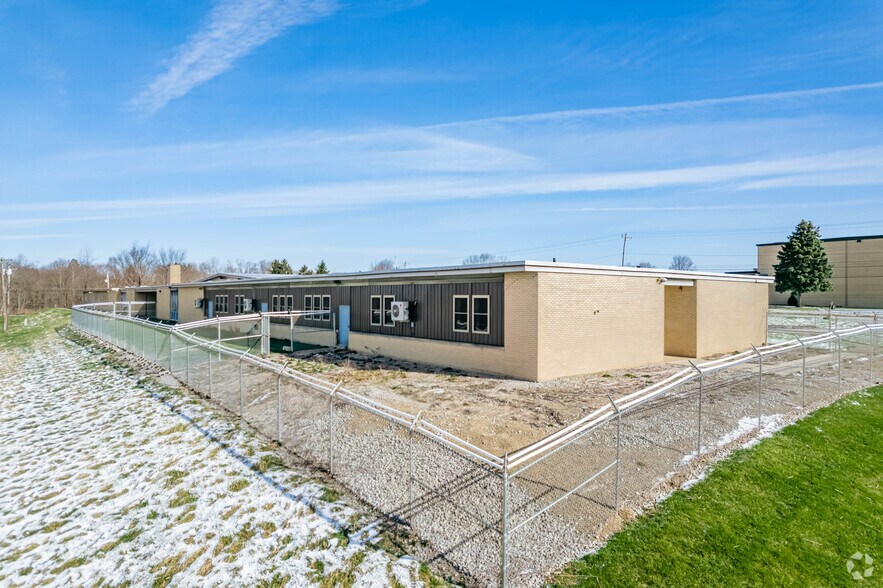215 Engle Rd, Industry, PA à vendre - Photo de l’immeuble – Image 3 sur 20